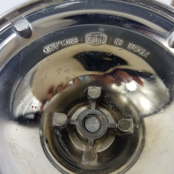 - 2 Ianthe metal wood candle holders made in England (Z28) - Picture 4 of 7